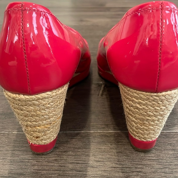 Prada pink patent peep toe wedge - Picture 4 of 8